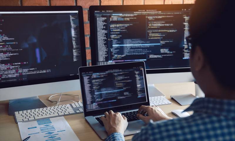 数据科学选型:R与Python如何赋能金城江区网站建设?